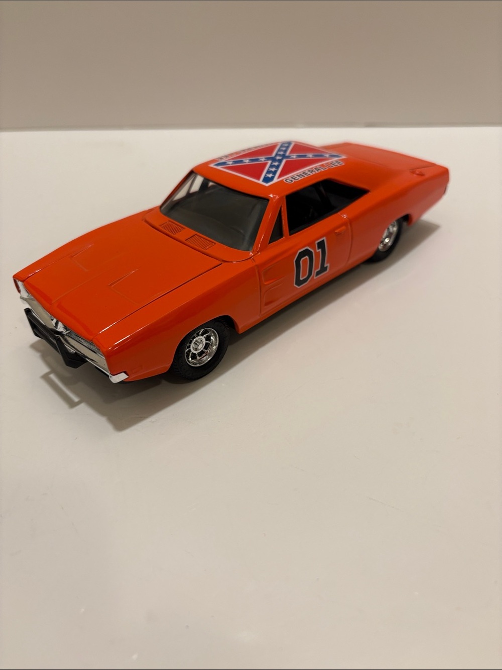 Ertl Dukes of Hazzard General Lee, no box. Believe it is 1:25 scale.
